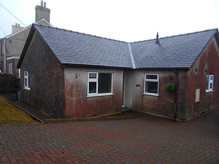 2 Bedroom Bungalow To Rent In Gorwel, Rhosgadfan, Caernarfon, LL54