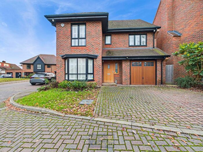 4 Bedroom Detached House To Rent In Torrance Close Hornchurch, RM11