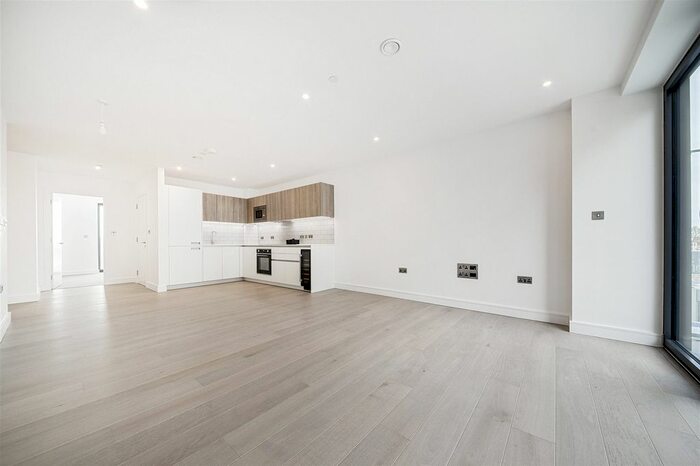 2 Bedroom Flat To Rent In Clapham Road, London, SW9