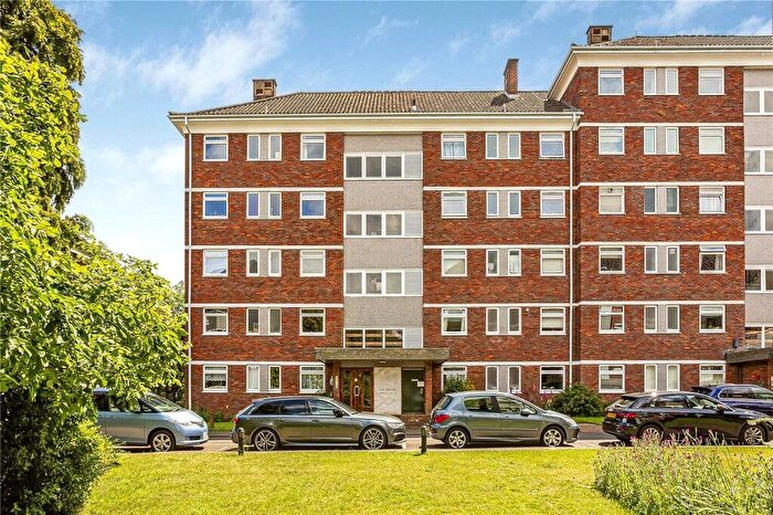 2 Bedroom Flat To Rent In Carisbrooke House, Richmond, TW10