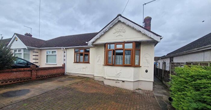 3 Bedroom Semi-Detached Bungalow For Sale In Elmtree Road, Basildon, Essex, SS16
