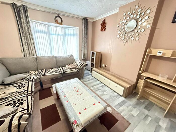 4 Bedroom House To Rent In Hampshire Road, West Bromwich, B71