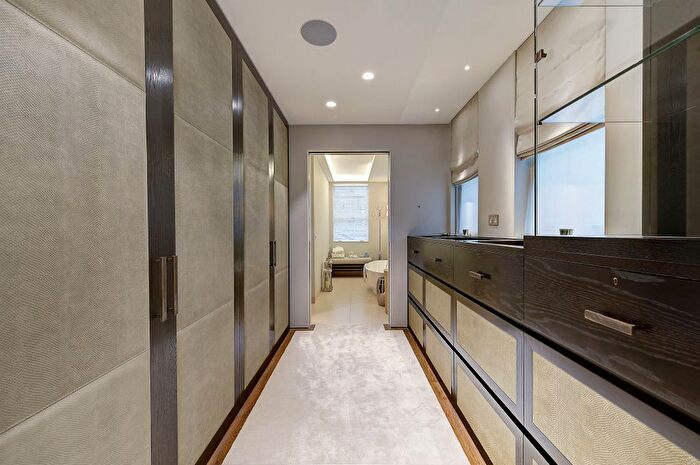 5 Bedroom Town House To Rent In Lindsay Square, London, SW1V