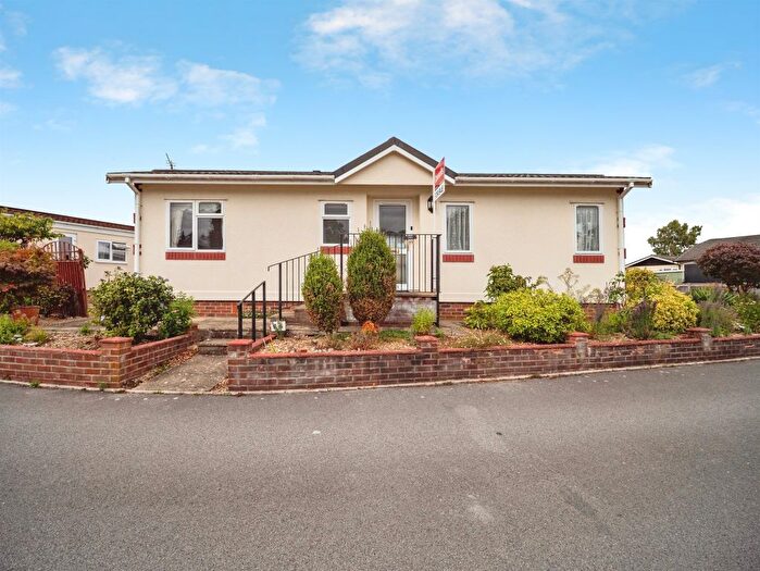 2 Bedroom Mobile/park Home For Sale In Oaklands Park, Crossways, Dorchester, DT2