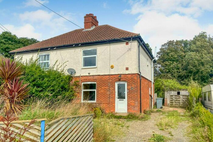 3 Bedroom Semi-Detached House For Sale In Wood Lane, Buckenham, NR13