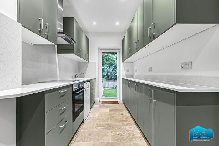 3 Bedroom Semi-Detached House To Rent In Whitehouse Way, Southgate, London, N14