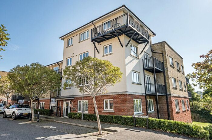 2 Bedroom Flat For Sale In Ercolani Avenue, High Wycombe, Buckinghamshire, HP13