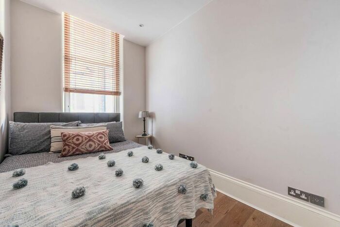 3 Bedroom Maisonette To Rent In Cadogan Square, Chelsea, London, SW1X
