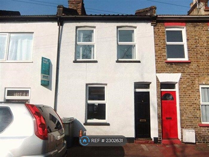 2 Bedroom Terraced House To Rent In Rudolph Road, Plaistow, E13
