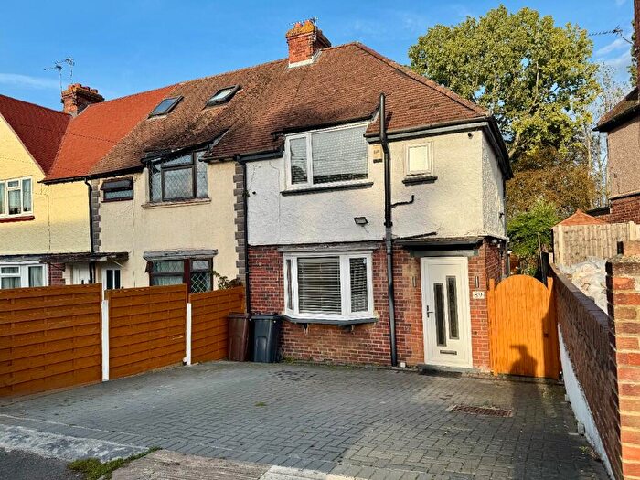 3 Bedroom End Of Terrace House To Rent In York Road, Maidstone, Kent, ME15