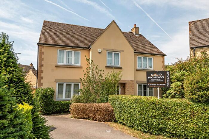 4 Bedroom Detached House For Sale In Park View Lane, Carterton, Oxfordshire, OX18