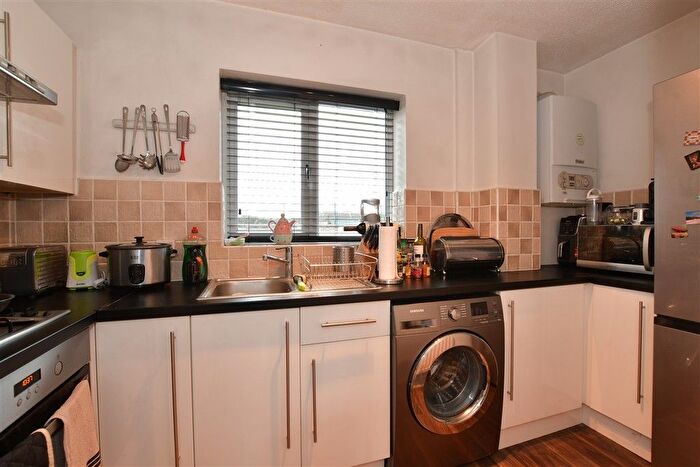 2 Bedroom Maisonette For Sale In Heathfield Park Drive, Chadwell Heath, Essex, RM6