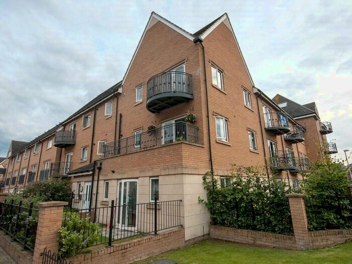 2 Bedroom Flat To Rent In Varcoe Gardens, Hayes, Greater London UB3
