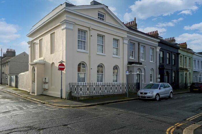 1 Bedroom Flat To Rent In Emma Place, Stonehouse, Plymouth, PL1