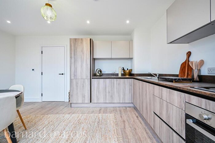 3 Bedroom End Of Terrace House For Sale In Bradmore Way, Coulsdon, CR5