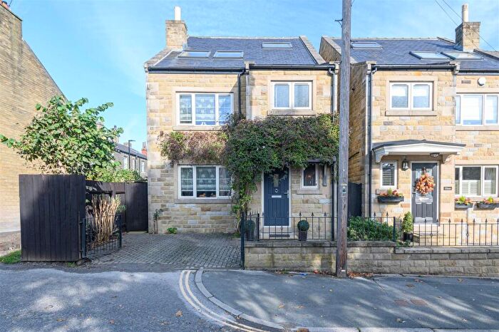 4 Bedroom Detached House For Sale In Godfrey Road, Skircoat Green, Halfax, HX3