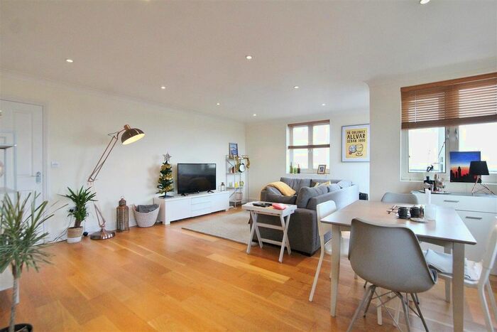 1 Bedroom Flat To Rent In Lancaster House, Borough Road, Isleworth, TW7