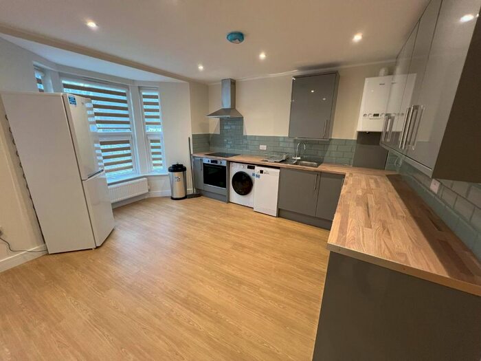 1 Bedroom Flat To Rent In Victoria Road, Swindon, SN1