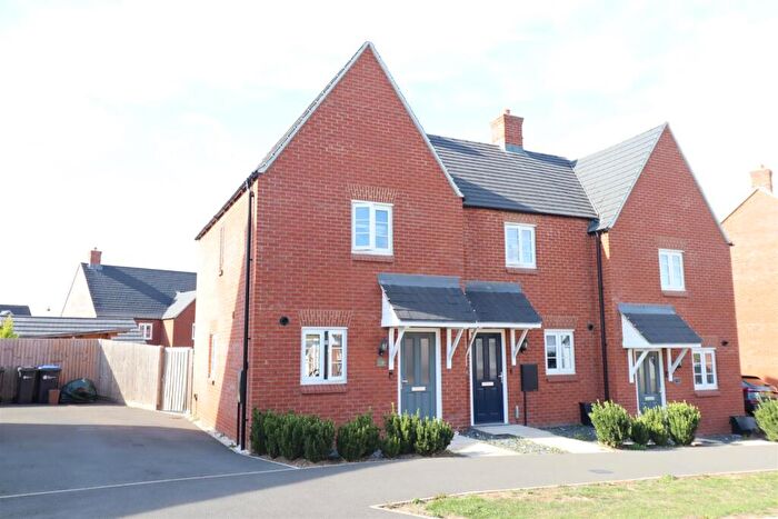 2 Bedroom End Of Terrace House For Sale In Hexham Street, Towcester, NN12