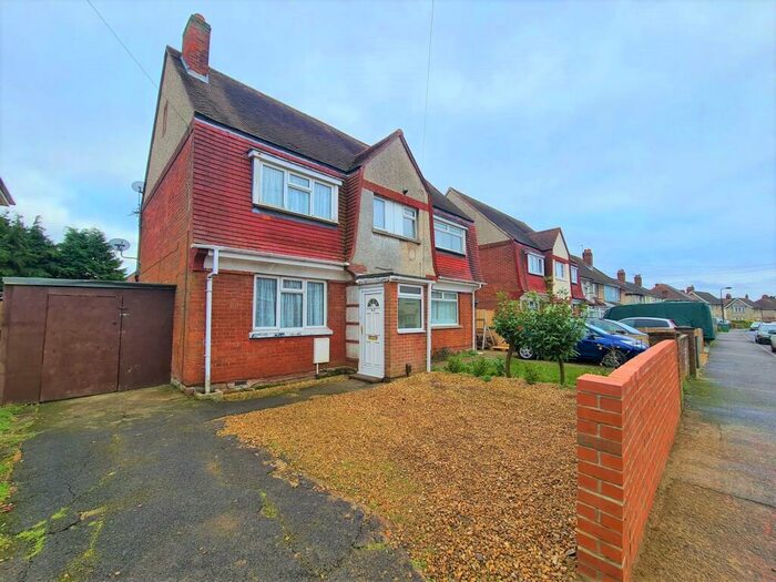 2 Bedroom Semi-Detached House To Rent In Acacia Road, Merryoak, SO19