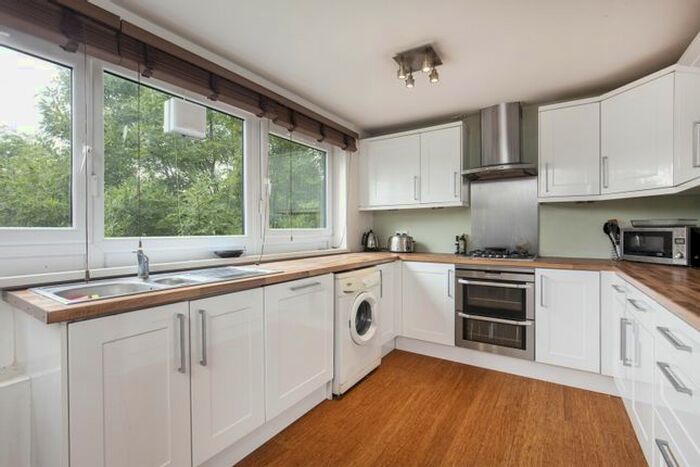 3 Bedroom Flat To Rent In Ericcson Close, Wandsworth, SW18
