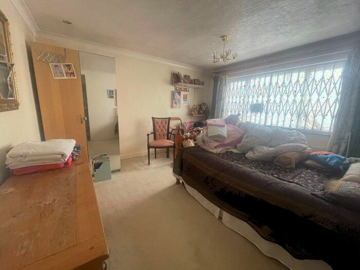 3 Bedroom Barn Conversion To Rent In Northwick Avenue, Kenton, Harrow, Middx, HA3