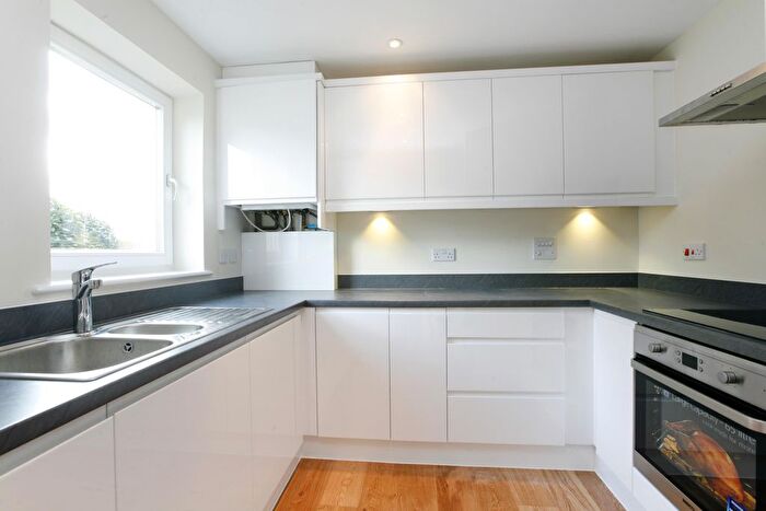 1 Bedroom Flat To Rent In Greenview Drive, London, SW20