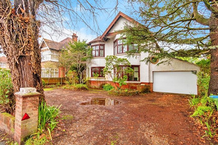 6 Bedroom Detached House For Sale In Hill Lane, Southampton, Hampshire, SO15