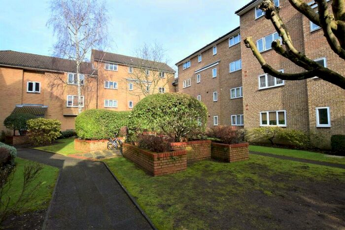 Studio To Rent In Westmoreland Drive, Sutton, SM2