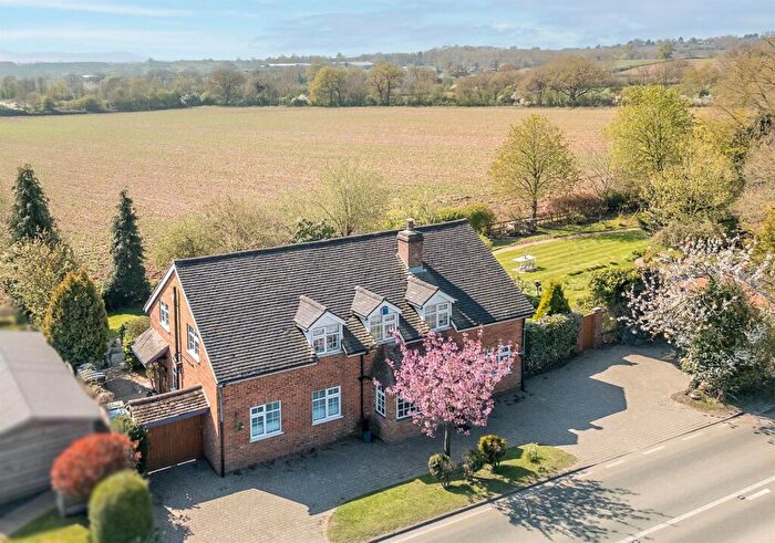 4 Bedroom Detached House For Sale In Henley Road, Hampton-On-The-Hill, Warwick, CV35