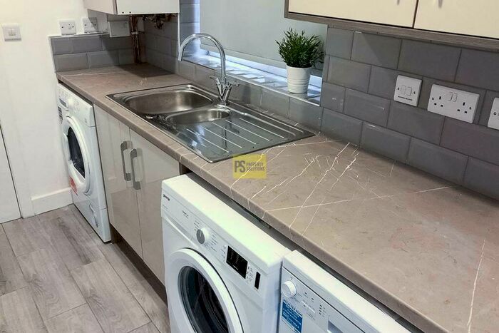 5 Bedroom End Of Terrace House To Rent In Witton Street - Bath Student Property, B9