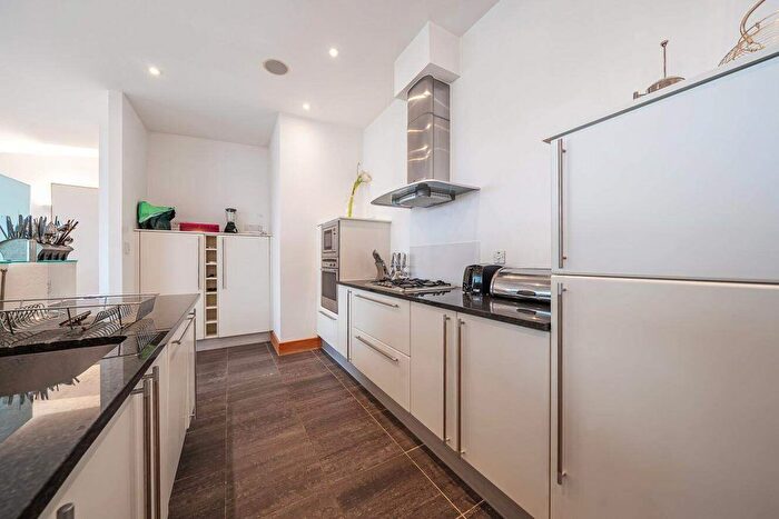 3 Bedroom Flat For Sale In Farm Lane, London, SW6