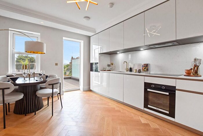 2 Bedroom Flat For Sale In The Ridgeway, London, EN2