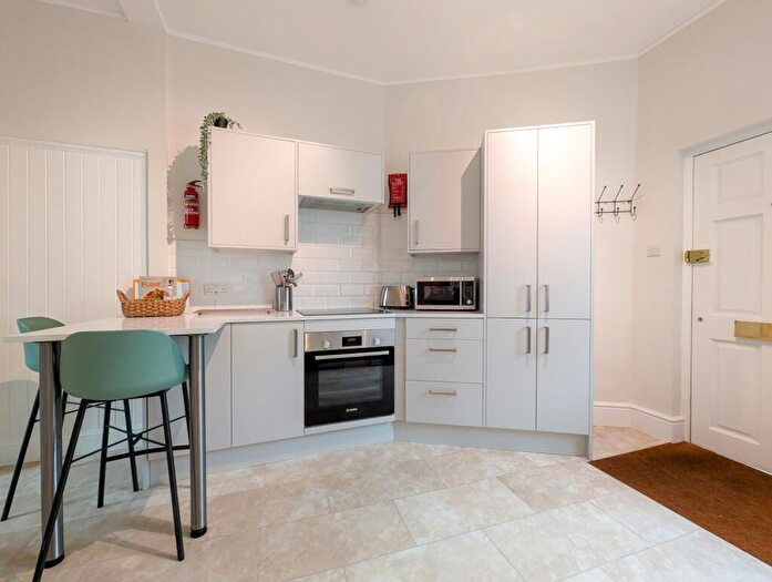 1 Bedroom Flat To Rent In The Soke, Alresford, Hampshire, SO24