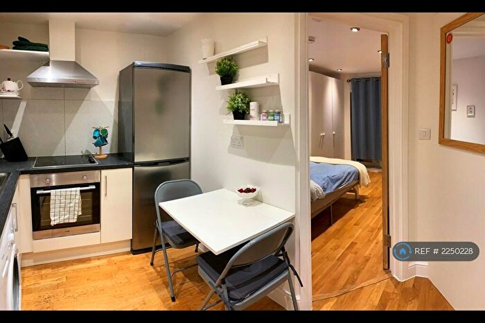 Studio To Rent In Chalton Street, London, NW1