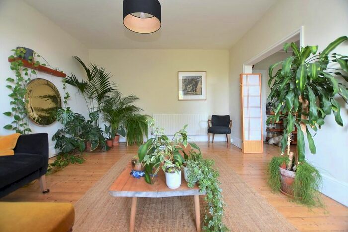 2 Bedroom Flat To Rent In The Mount, St Leonards-On-Sea, TN38