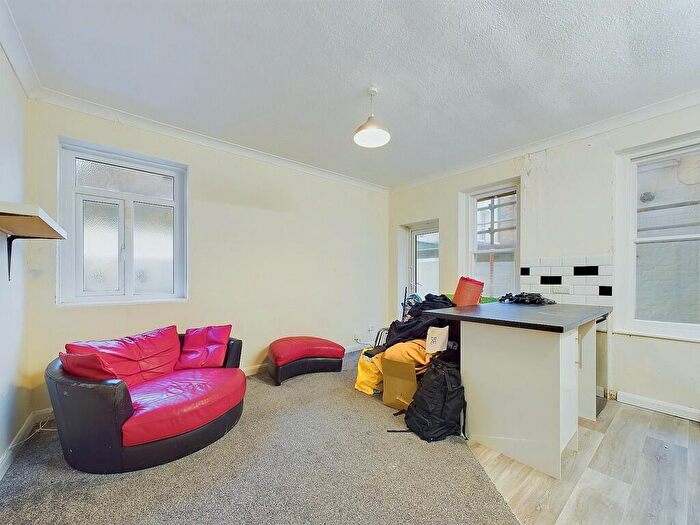 1 Bedroom Flat To Rent In Marine Parade, Worthing, BN11