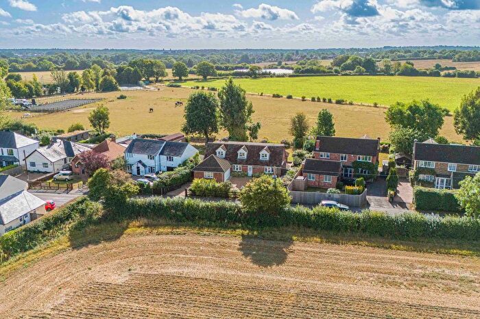 4 Bedroom Detached House For Sale In North Road, Widmer End, HP15