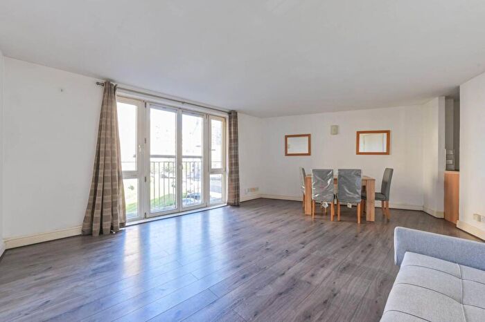 2 Bedroom Flat For Sale In Millenium Harbour, Isle Of Dogs, London, E14