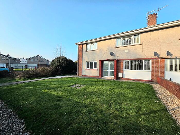 2 Bedroom Flat To Rent In Coed-Y-Graig, Pencoed, CF35