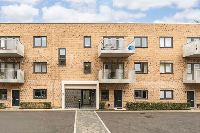 3 Bedroom Flat For Sale In Plum Mews, Tooting, SW17