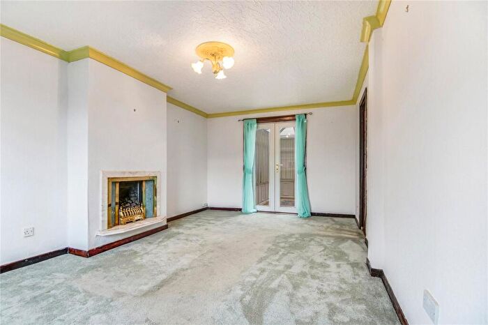 2 Bedroom Terraced House For Sale In Bardrainney Avenue, Port Glasgow, Inverclyde, PA14