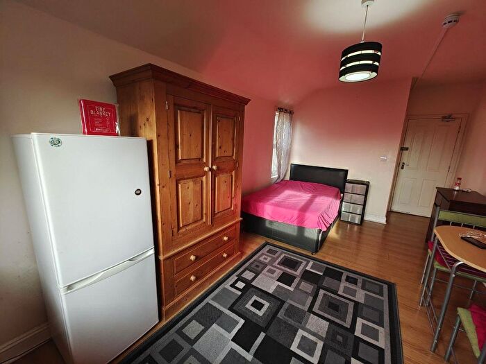 Studio To Rent In Myddleton Road, London, N22