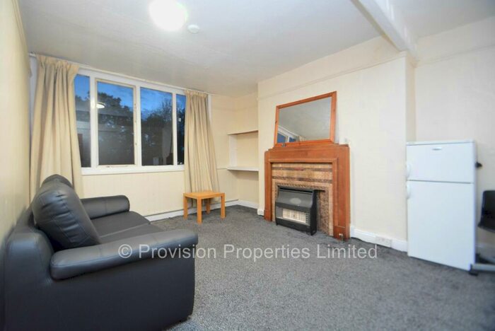 2 Bedroom Flat To Rent In Cliff Road, Woodhouse, Leeds, LS6