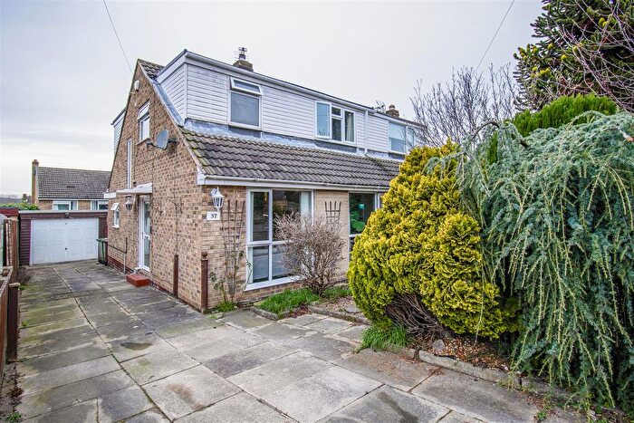 3 Bedroom Semi Detached Bungalow For Sale In Castle View, Wakefield, WF2