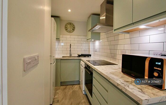 Studio To Rent In Marlyn Lodge, London, E1