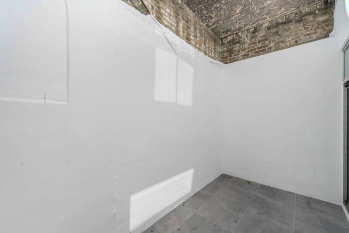 2 Bedroom Flat To Rent In Cornwall Gardens, South Kensington, London, SW7