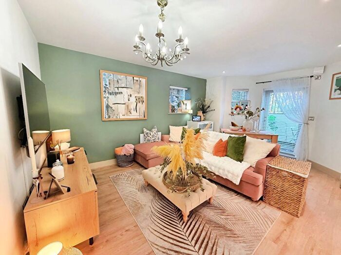 1 Bedroom Flat For Sale In Barrington Road, Altrincham, WA14