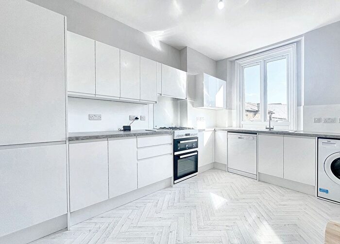 2 Bedroom Flat To Rent In High Street, Uxbridge, UB8