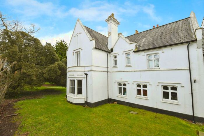 2 Bedroom Flat For Sale In Hutton Court, Rayleigh Road, Hutton, Brentwood, CM13